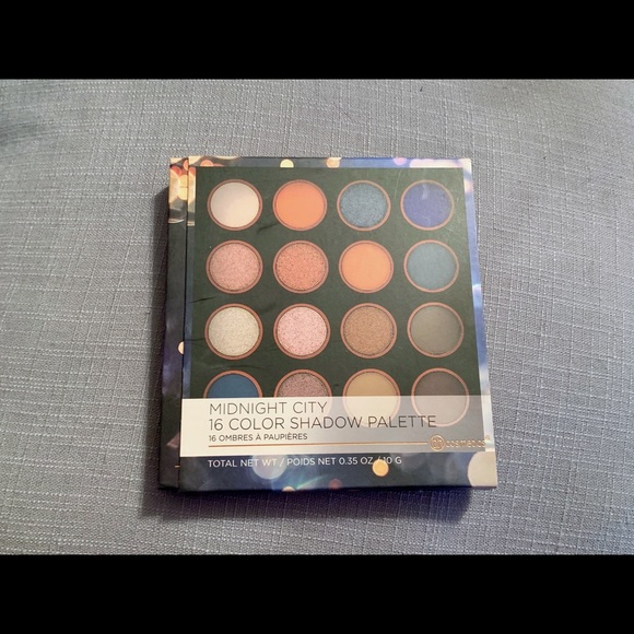 NWT 🌟 host pick Midnight City
16 Color Palette - Picture 4 of 4
